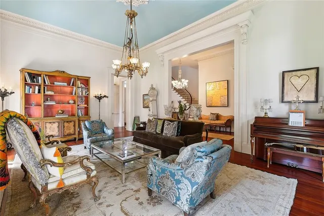 $2,500,000 | 2027 Carondelet Street, New Orleans, LA 70130