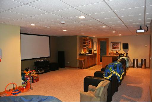 8405 Eagle Ridge Spring Grove, IL 60081 - Photo 14 of 16 a living room with furniture and a flat screen tv