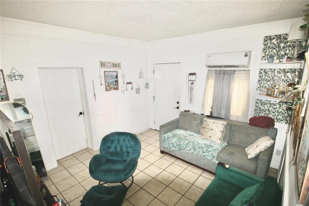 610 Dundee Road Dundee, FL 33838 - Photo 26 of 42 a living room with furniture and a fireplace