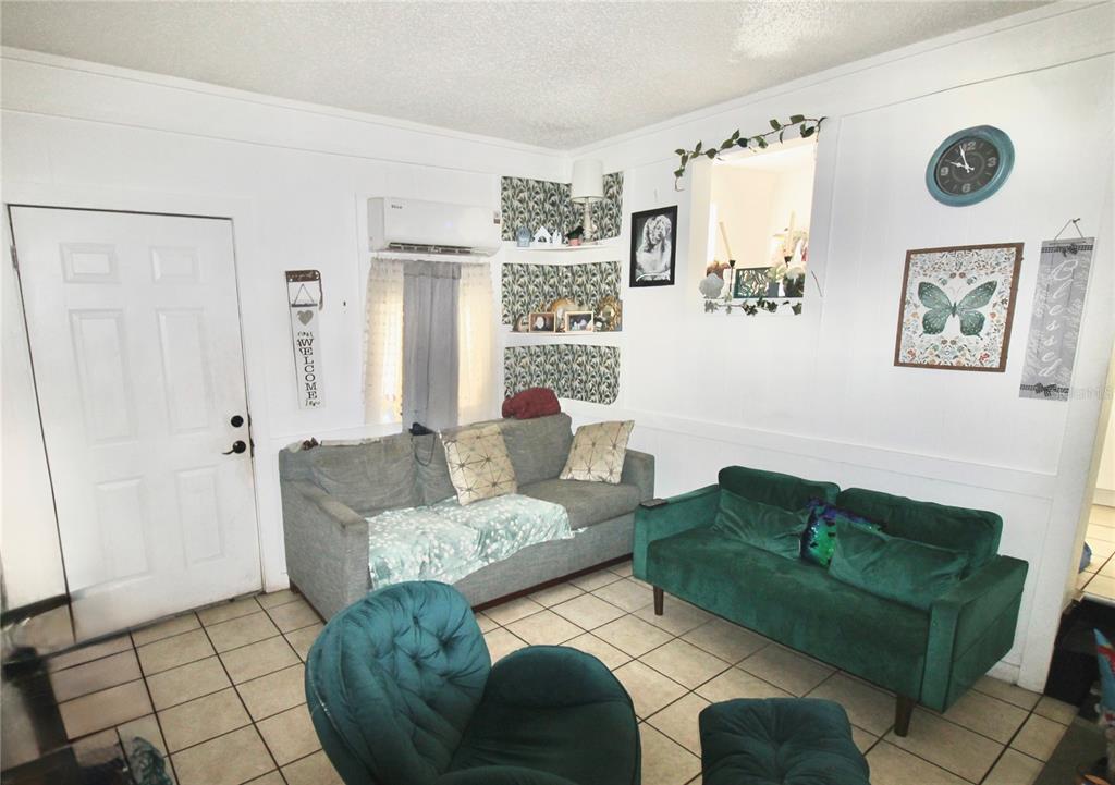 610 Dundee Road Dundee, FL 33838 - Photo 27 of 42 a living room with furniture and a window