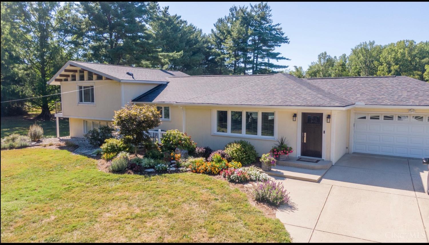 817 Locust Corner Road Cincinnati, OH 45245 - Photo 1 of 90 Gallery Image 1