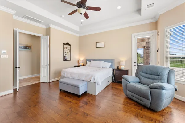 a en suite bathroom with a sink and a mirror