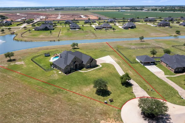 $799,000 | 7626 Lake Ivie, Needville, TX 77461