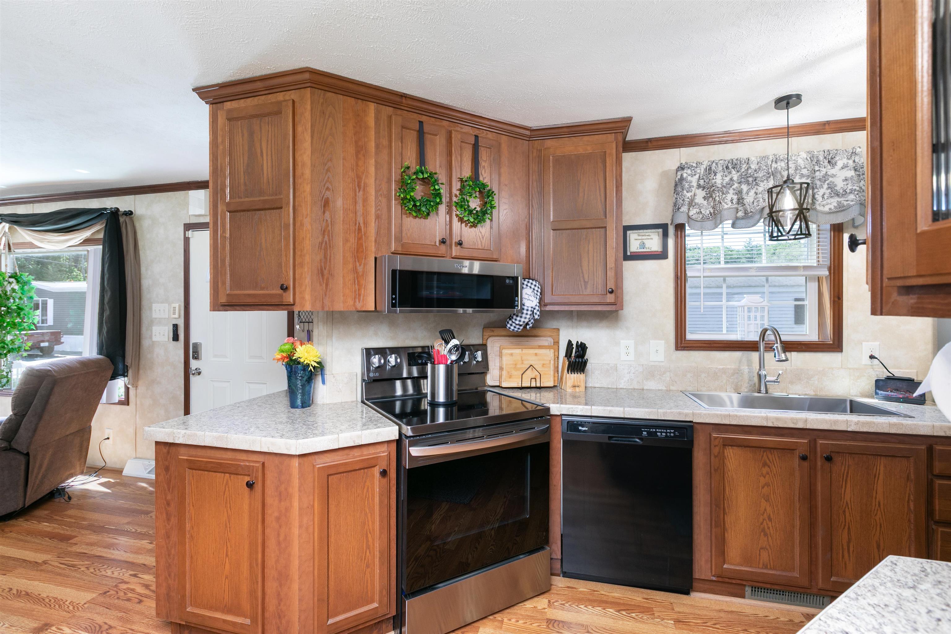 29 Lowell Road, Unit 18 Salem, NH 03079 - Photo 11 of 25