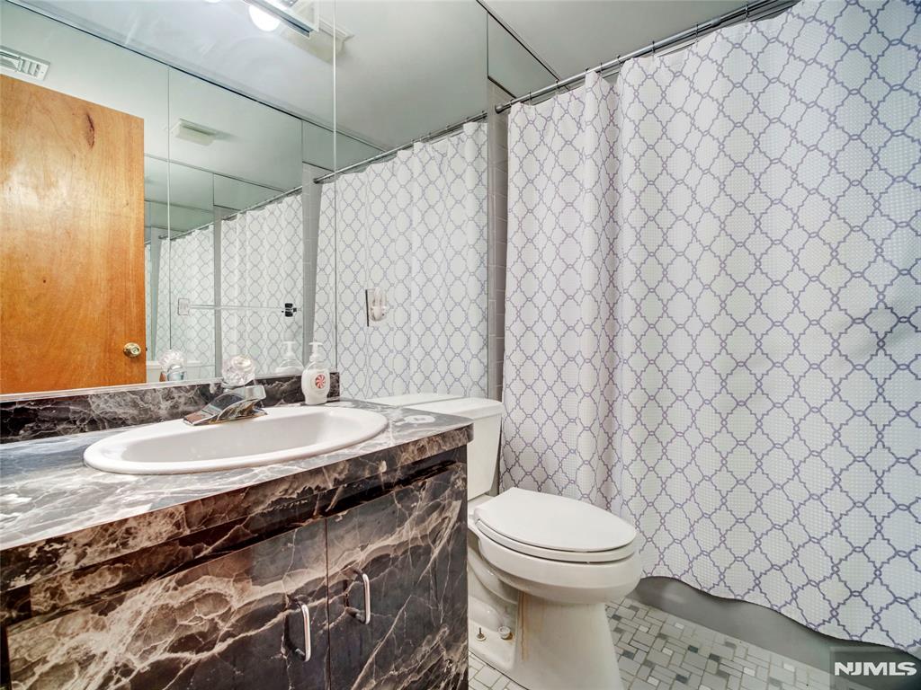 16 Oldis Street Rochelle Park, NJ 07662 - Photo 4 of 7