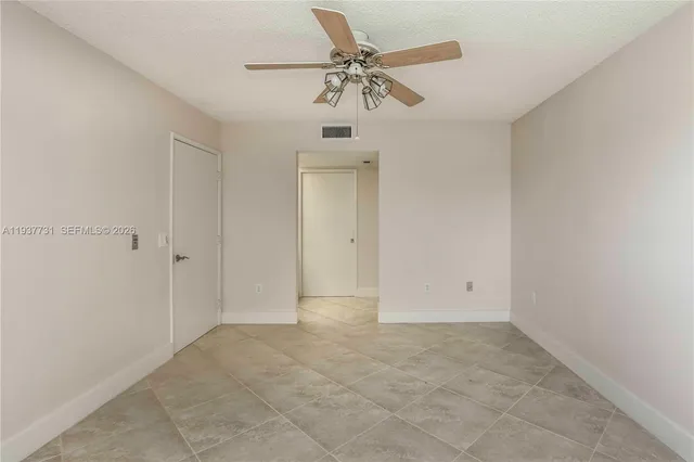 $2,300 | 850 Southwest 138th Avenue, Unit 409D, Pembroke Pines, FL 33027