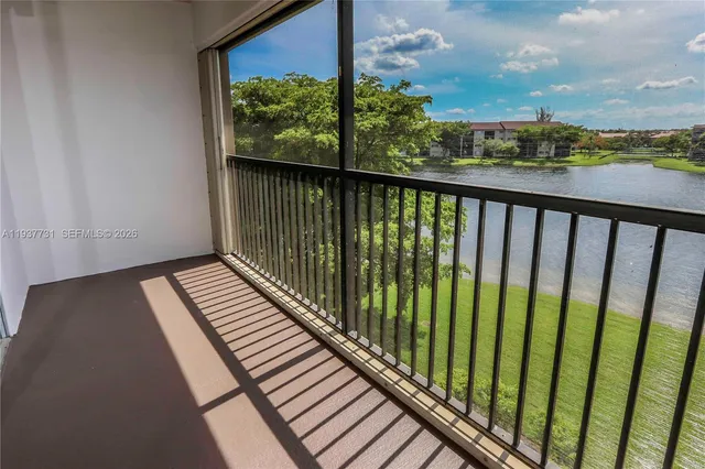 $2,300 | 850 Southwest 138th Avenue, Unit 409D, Pembroke Pines, FL 33027