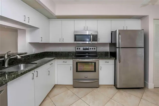 $2,300 | 850 Southwest 138th Avenue, Unit 409D, Pembroke Pines, FL 33027