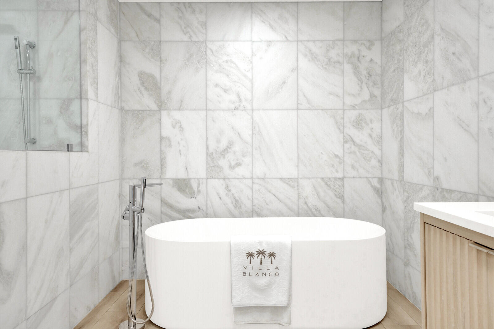 418 River Edge Road Jupiter, FL 33477 - Photo 26 of 44 a bath tub sitting in a bathroom