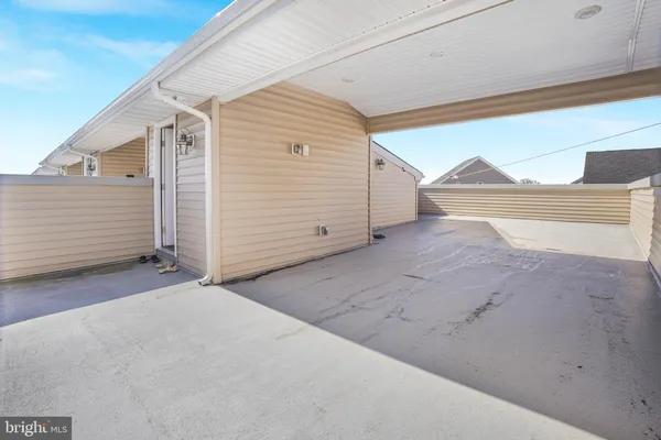 a view of a house with garage