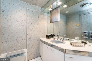 3418 Manor Hill Road Baltimore, MD 21208 - Photo 14 of 19 Bath