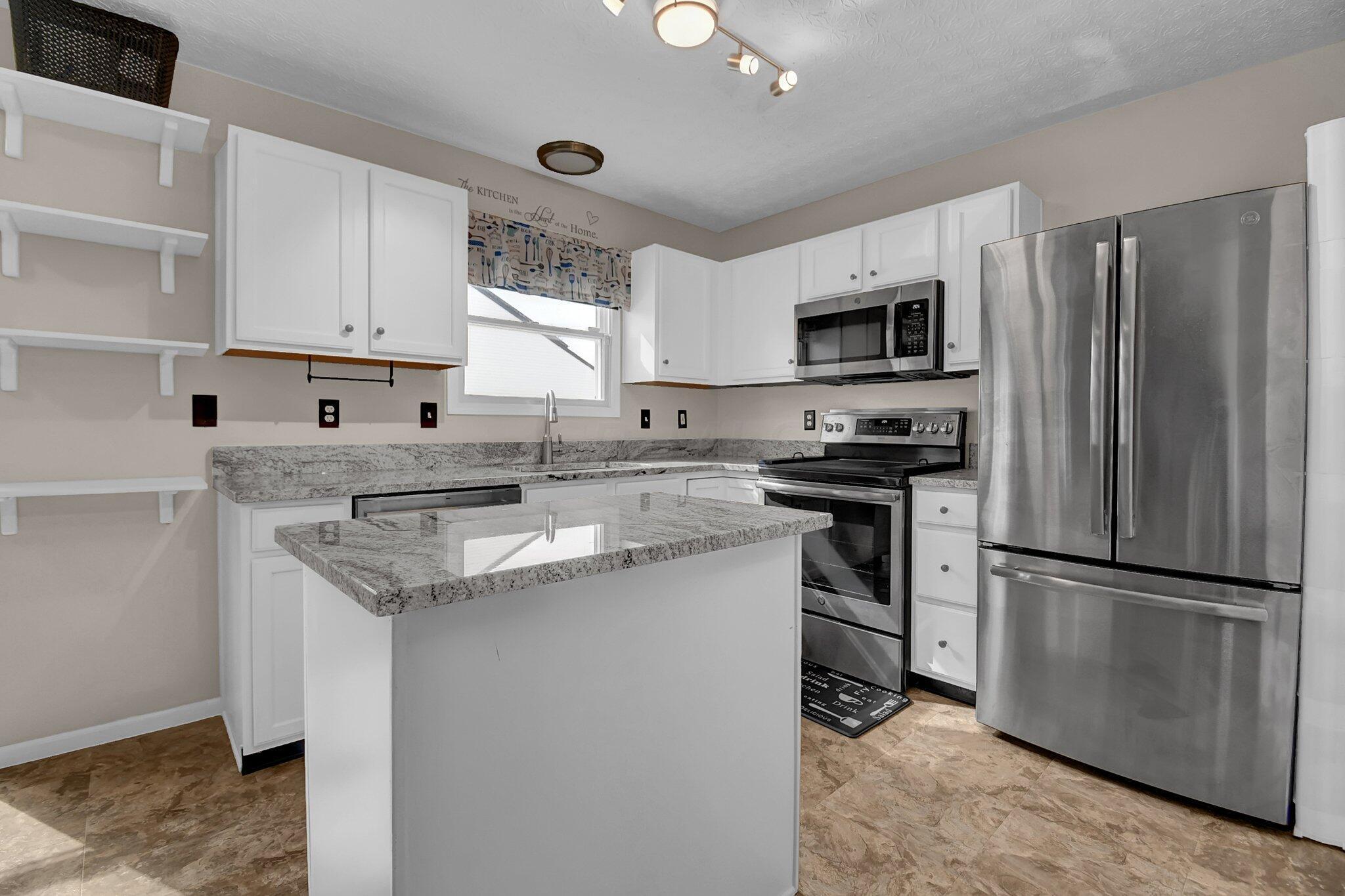 255 Galloway Ridge Drive Galloway, OH 43119 - Photo 5 of 25 Kitchen