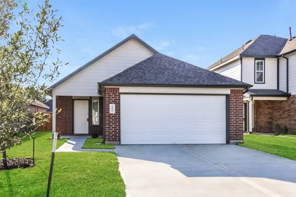 a view of a house with a backyard