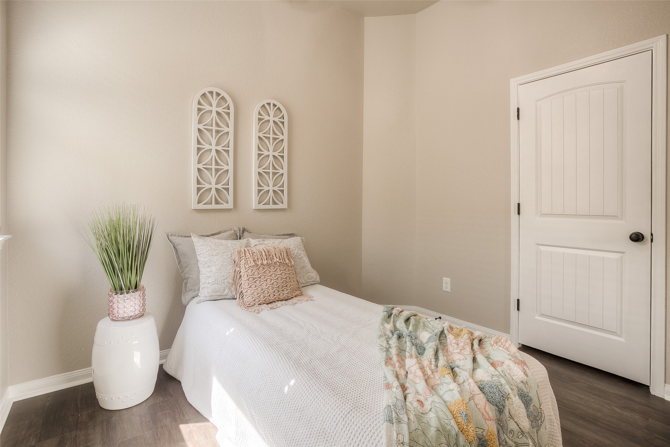 14519 Weir Creek Road Willis, TX 77318 - Photo 32 of 38 a bedroom with a bed and a potted plant