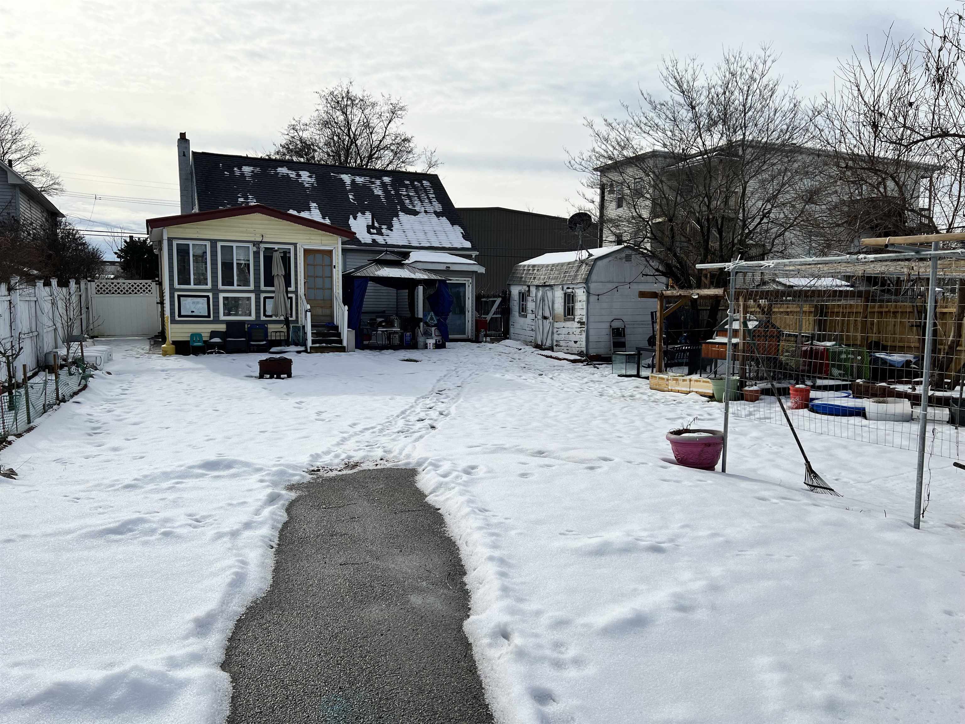 230 Somerville Street Manchester, NH 03103 - Photo 4 of 39