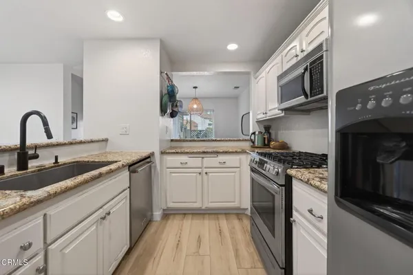 $735,000 | 456 Via Colinas, Thousand Oaks, CA 91362