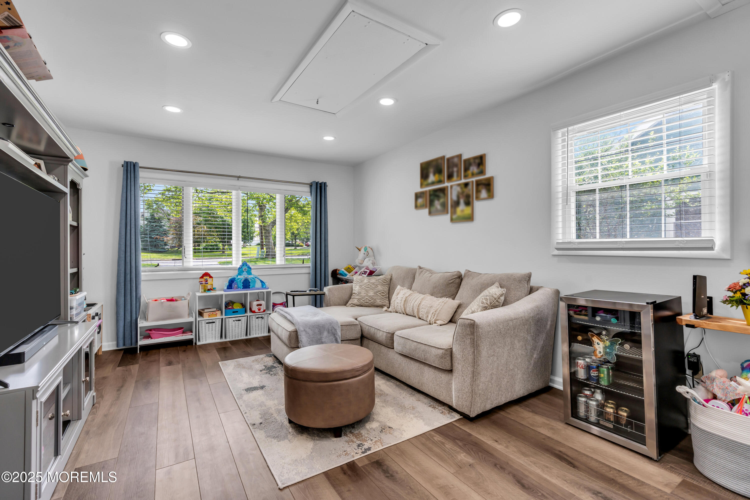511 Line Road Aberdeen, NJ 07747 - Photo 20 of 53 a living room with furniture and a flat screen tv