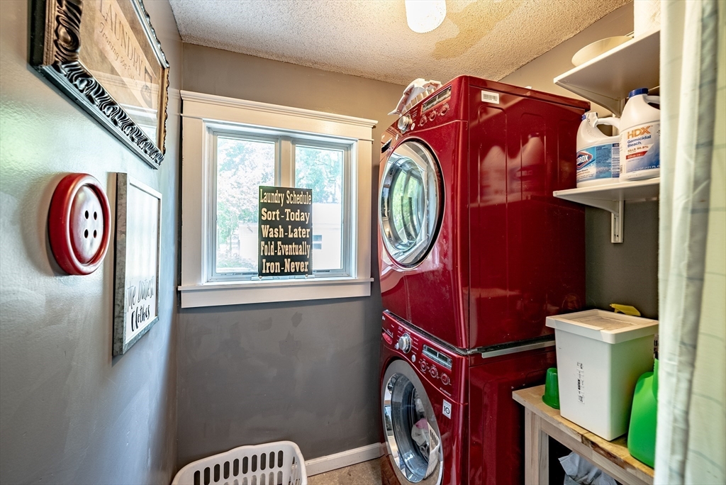138 Ashley Street West Springfield, MA 01089 - Photo 6 of 19 Gallery Image 6