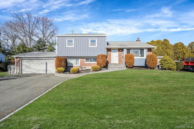 $799,000 | 7 Marlowe Place, Greenlawn, NY 11740