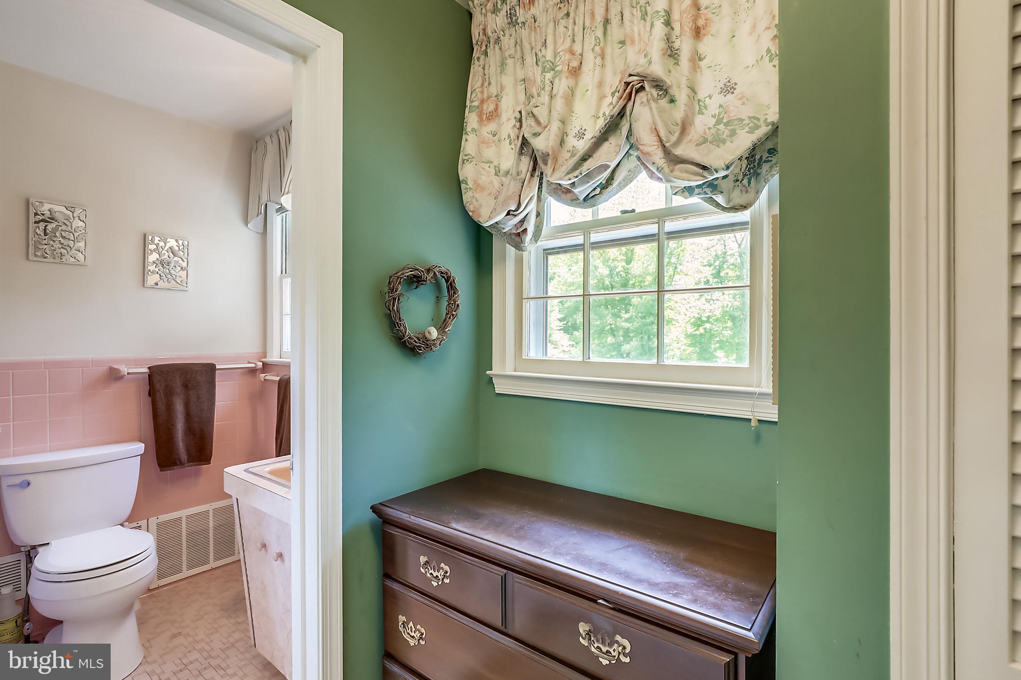 10740 River Road Potomac, MD 20854 - Photo 24 of 64 Dressing area