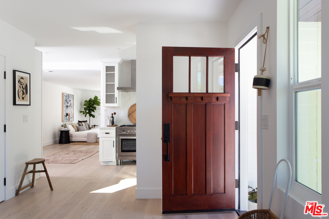 4065 Alla Road Los Angeles, CA 90066 - Photo 7 of 28 Gallery Image 7