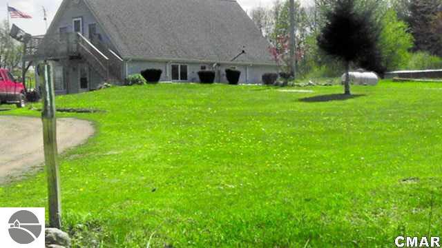 8649 West Deerfield Road Blanchard, MI 49310 - Photo 3 of 22 1772501-2.JPG