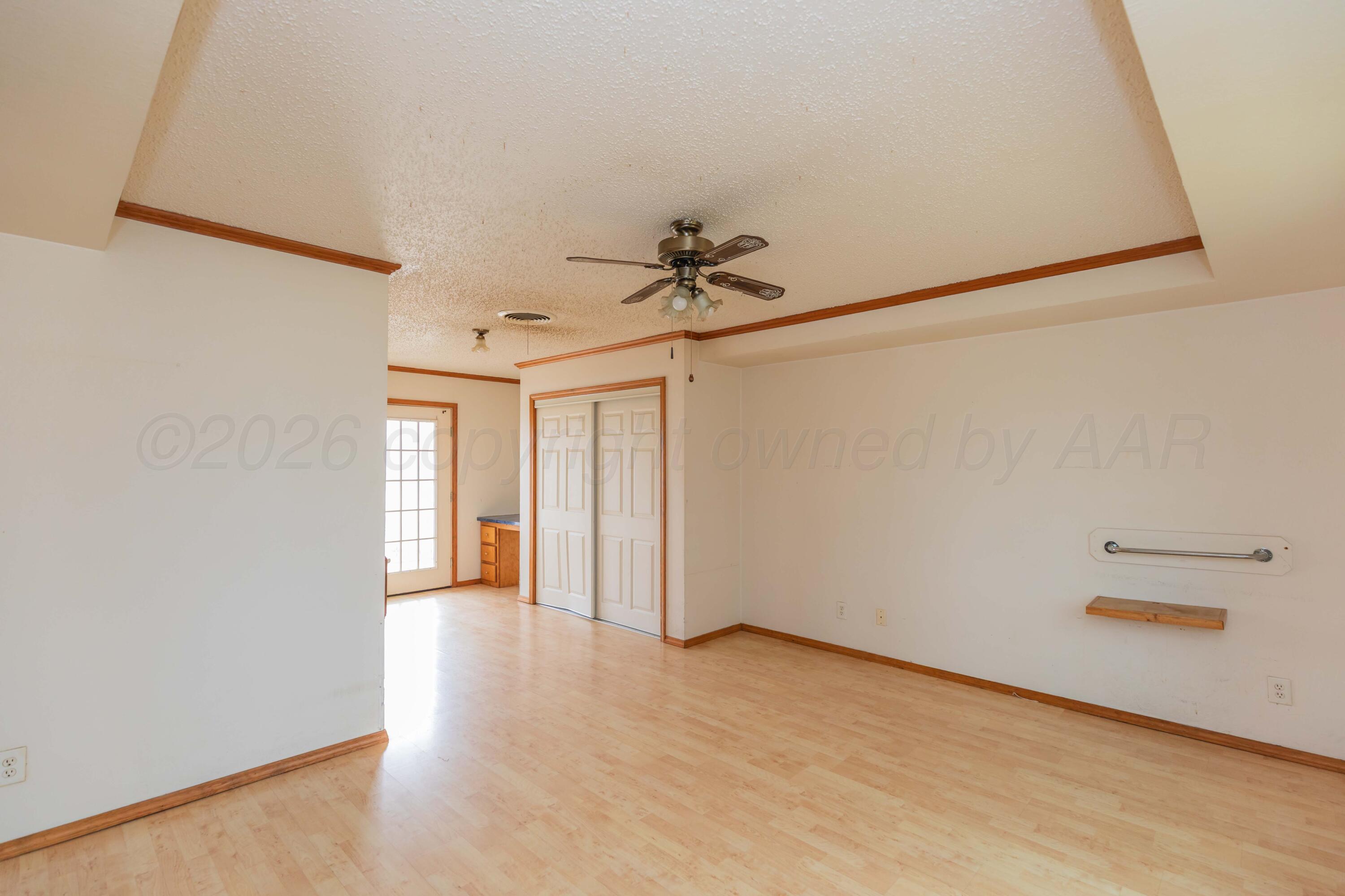 200 South Wall Street Shamrock, TX 79079 - Photo 13 of 40 an empty room with a ceiling fan and a window