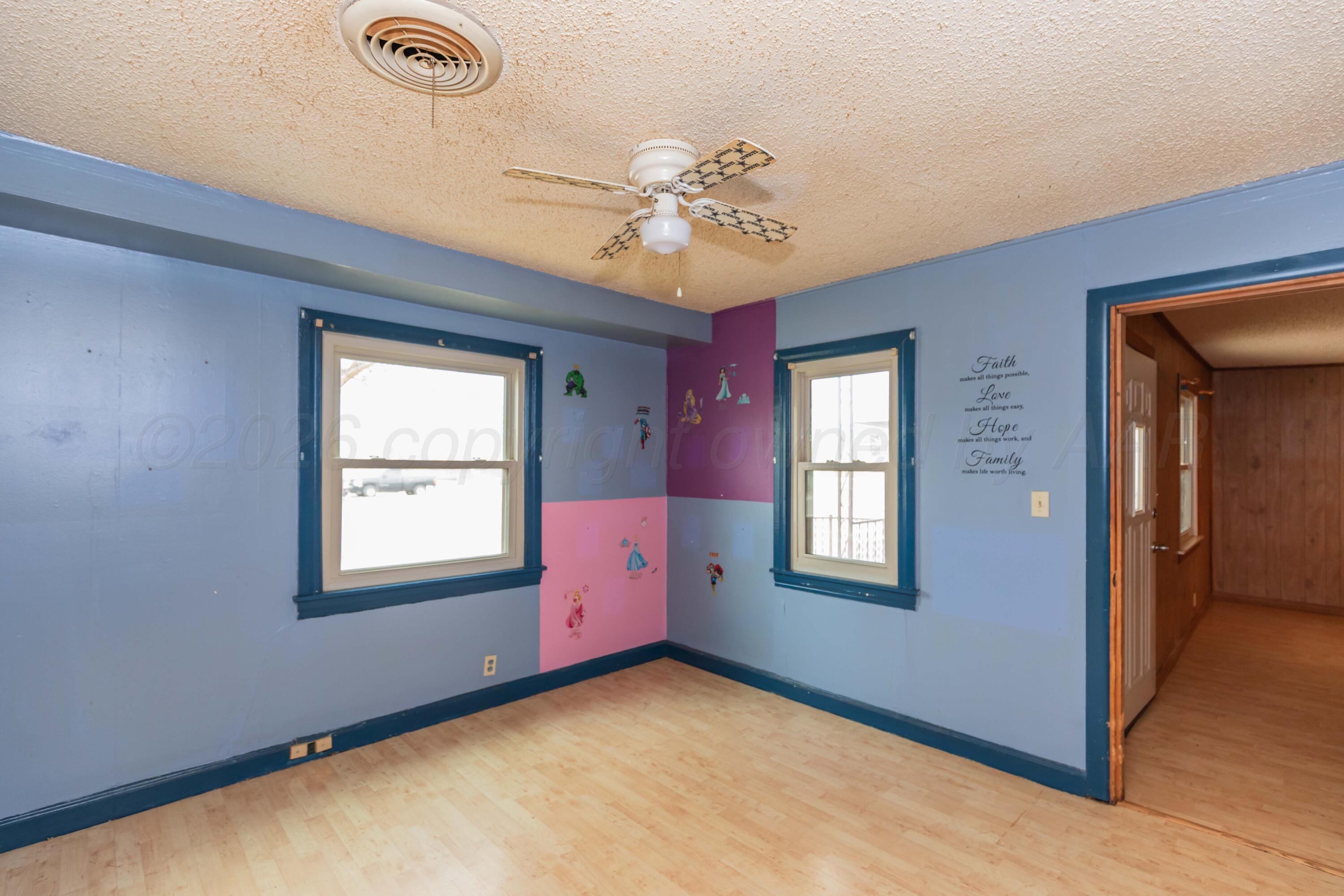 200 South Wall Street Shamrock, TX 79079 - Photo 21 of 40 a view of an empty room with a window
