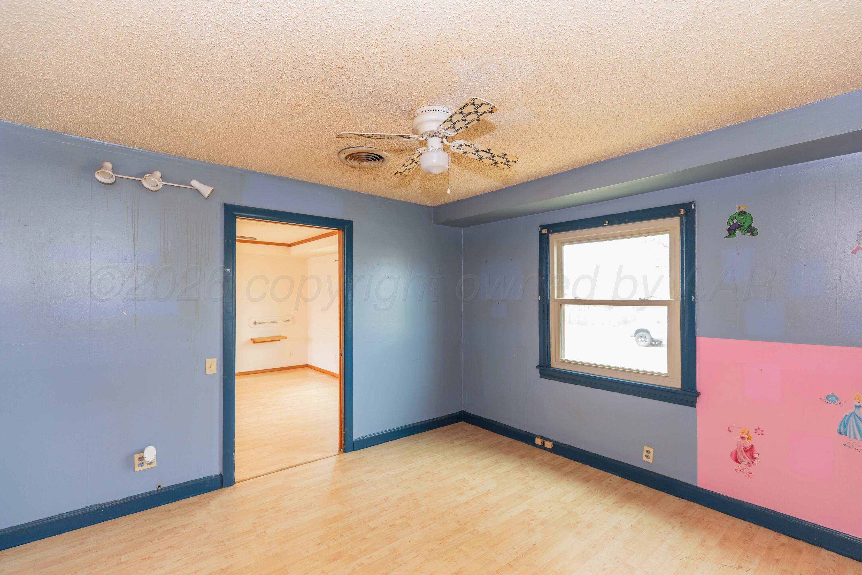 200 South Wall Street Shamrock, TX 79079 - Photo 22 of 40 an empty room with windows and closet
