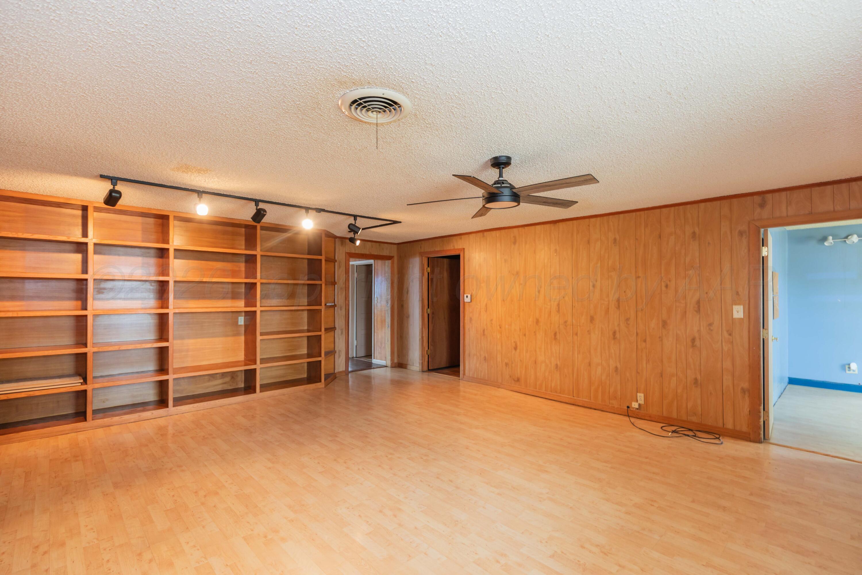 200 South Wall Street Shamrock, TX 79079 - Photo 3 of 40 a view of empty room