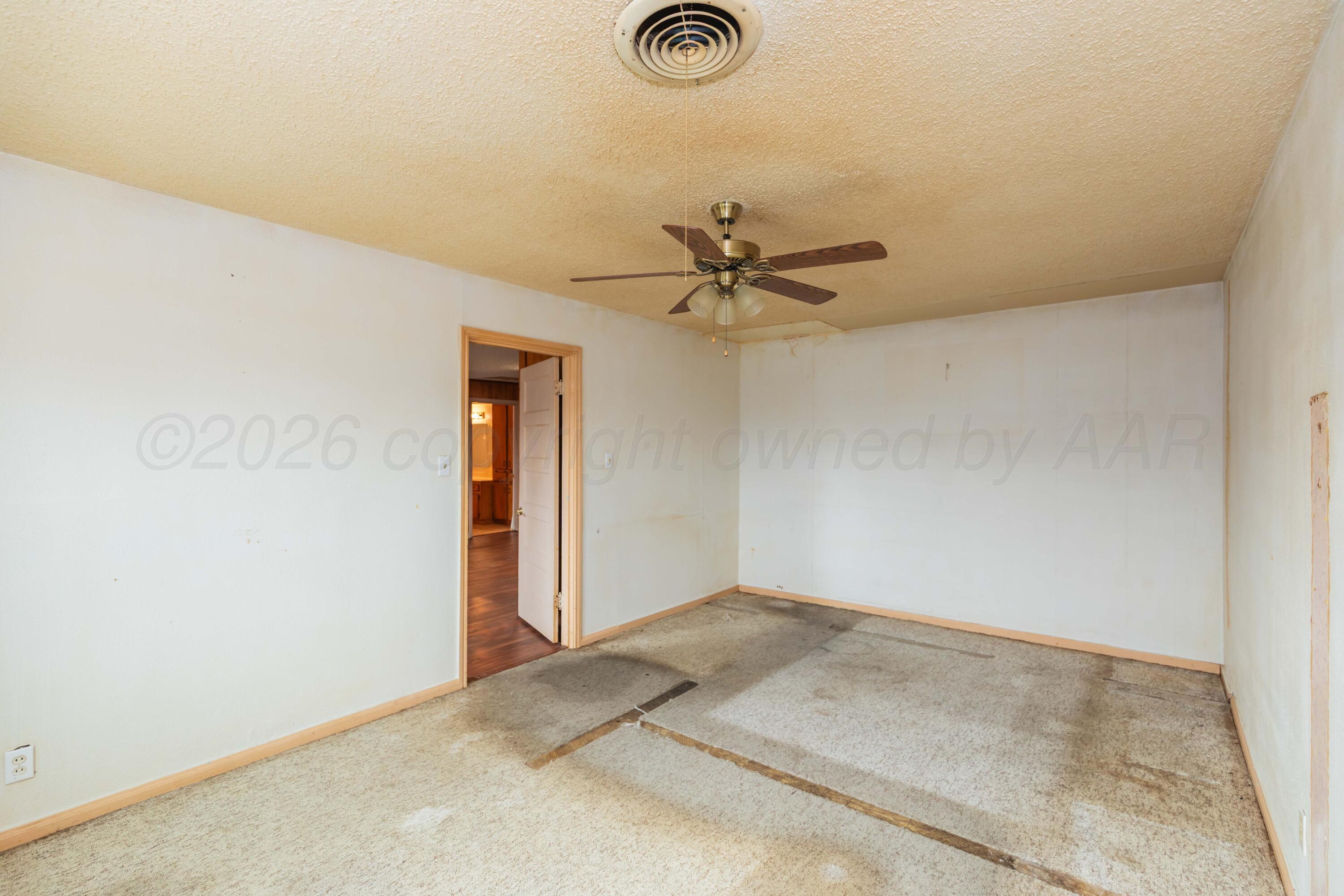 200 South Wall Street Shamrock, TX 79079 - Photo 34 of 40 a view of a livingroom with a ceiling fan and window