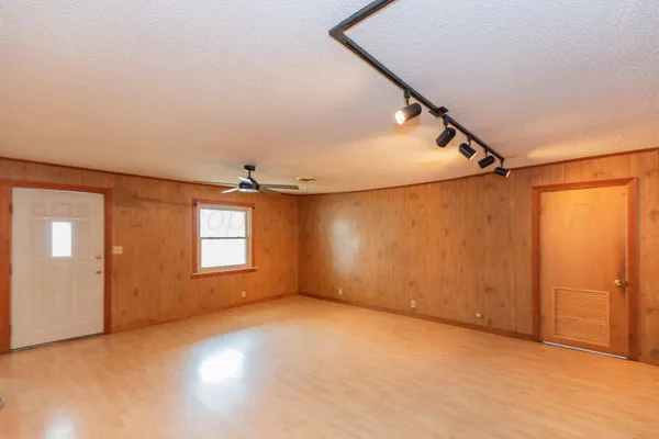 $125,000 | 200 South Wall Street, Shamrock, TX 79079