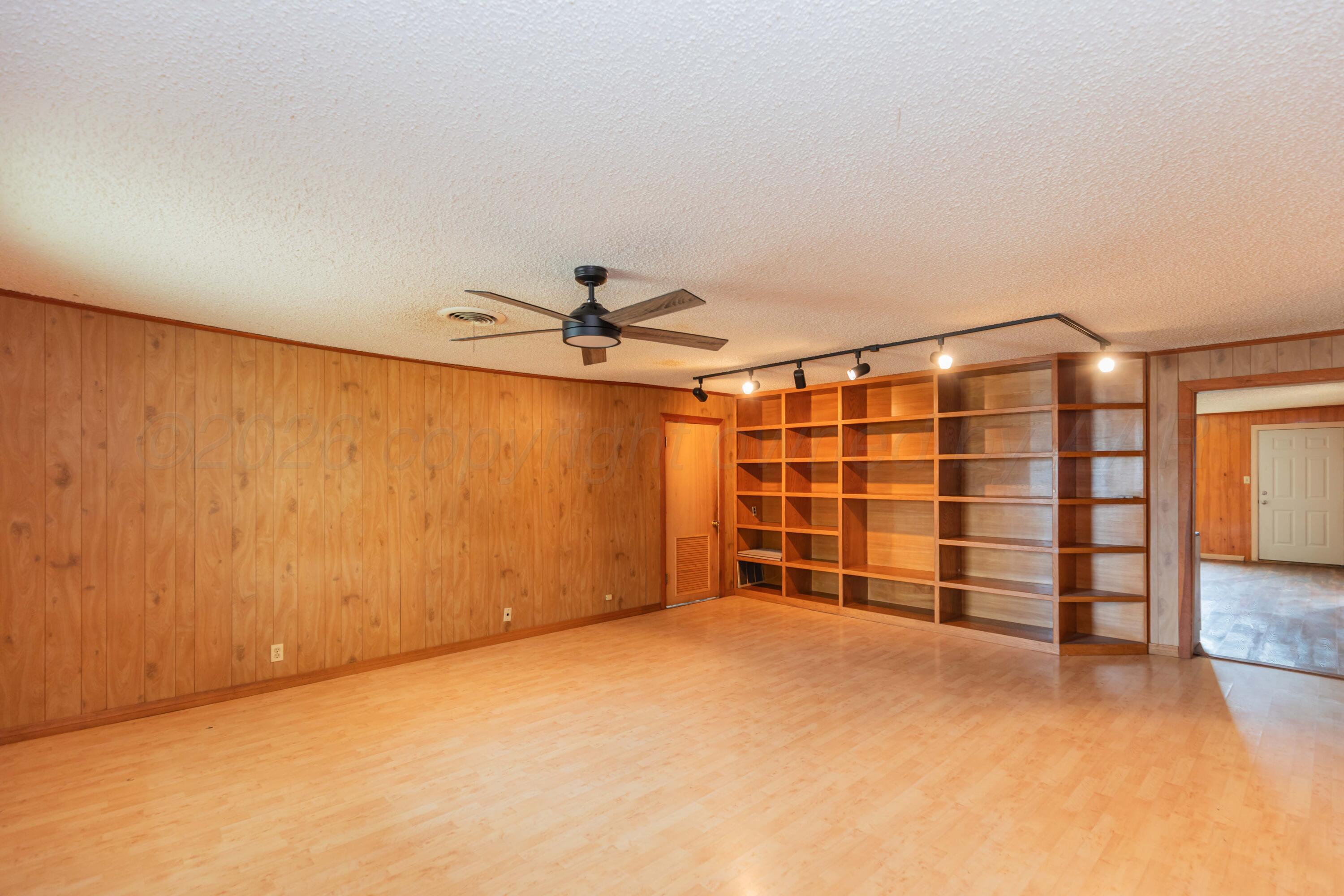 200 South Wall Street Shamrock, TX 79079 - Photo 6 of 40 an empty room with windows and fan