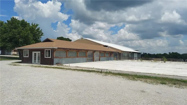 $1,999,950 | 264 East 2100th Road, Wellsville, KS 66092