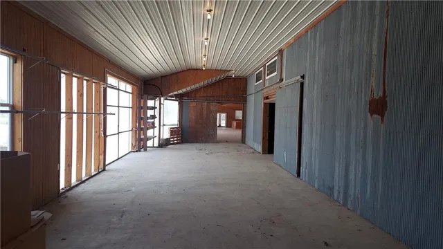 $1,999,950 | 264 East 2100th Road, Wellsville, KS 66092