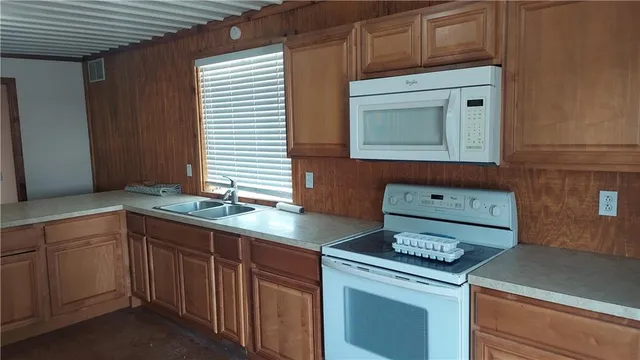 $1,999,950 | 264 East 2100th Road, Wellsville, KS 66092