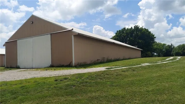 $1,999,950 | 264 East 2100th Road, Wellsville, KS 66092