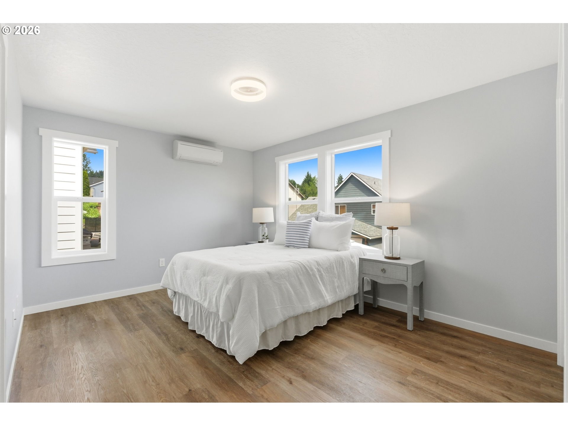 372 Southwest George Court Dundee, OR 97115 - Photo 20 of 33 a bedroom with a bed and a window