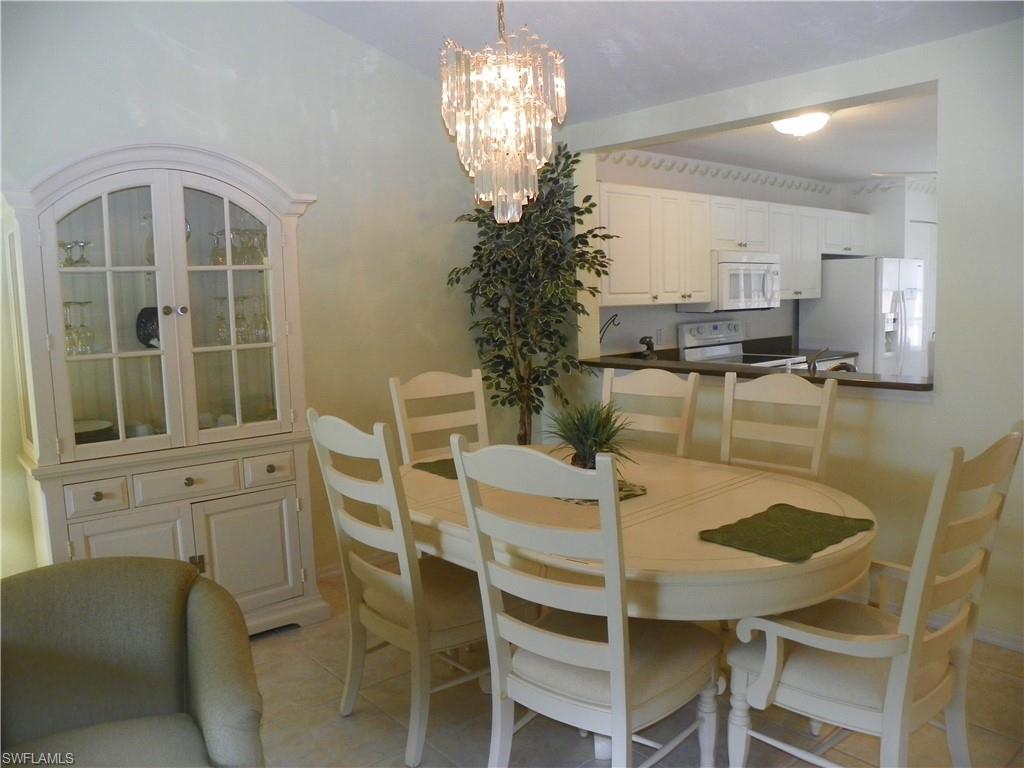 448 Gabriel Circle, Unit 3310 3310 Naples, FL 34104 - Photo 4 of 29 Dining area