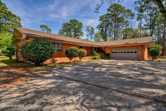 $2,100 | 4141 Lake Avenue, Wilmington, NC 28403