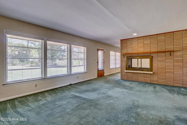 $2,100 | 4141 Lake Avenue, Wilmington, NC 28403