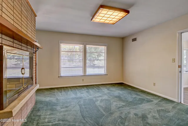 $2,100 | 4141 Lake Avenue, Wilmington, NC 28403