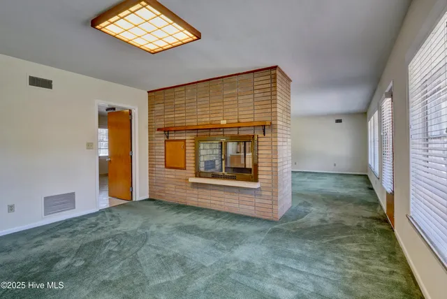 $2,100 | 4141 Lake Avenue, Wilmington, NC 28403