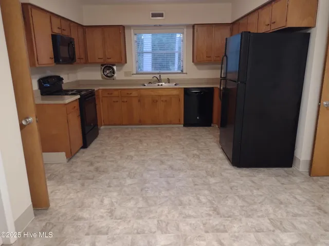 $2,100 | 4141 Lake Avenue, Wilmington, NC 28403