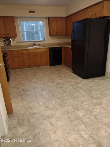 $2,100 | 4141 Lake Avenue, Wilmington, NC 28403