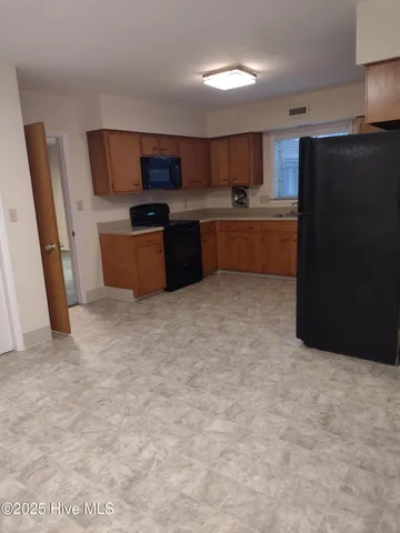 $2,100 | 4141 Lake Avenue, Wilmington, NC 28403