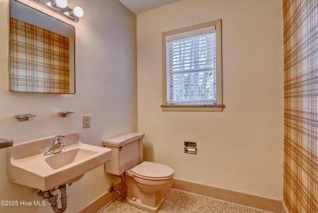 $2,100 | 4141 Lake Avenue, Wilmington, NC 28403