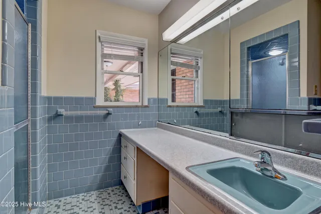 $2,100 | 4141 Lake Avenue, Wilmington, NC 28403