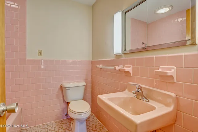 $2,100 | 4141 Lake Avenue, Wilmington, NC 28403