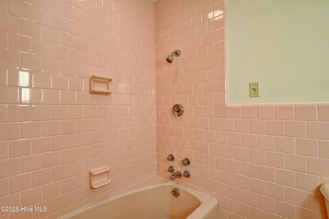 $2,100 | 4141 Lake Avenue, Wilmington, NC 28403